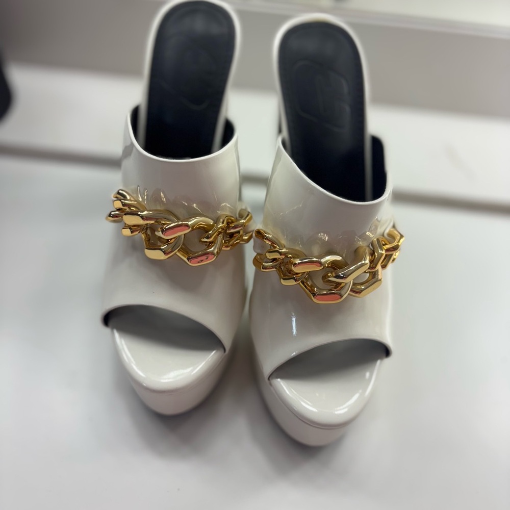 Elegant White Platform Mules with Gold Chain